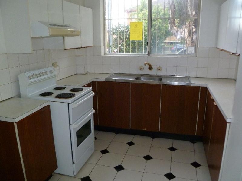 2/25-27 Phillip St, Roselands NSW 2196