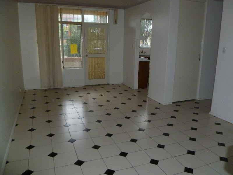 2/25-27 Phillip St, Roselands NSW 2196