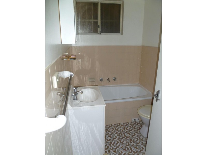 2/25-27 Phillip St, Roselands NSW 2196