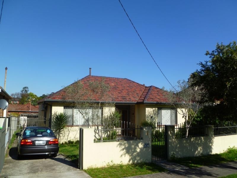 6 Hampden St, Lakemba NSW 2195