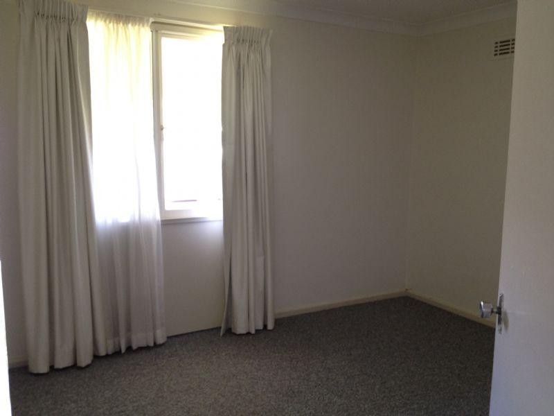 4 Belah Pl, Macquarie Fields NSW 2564