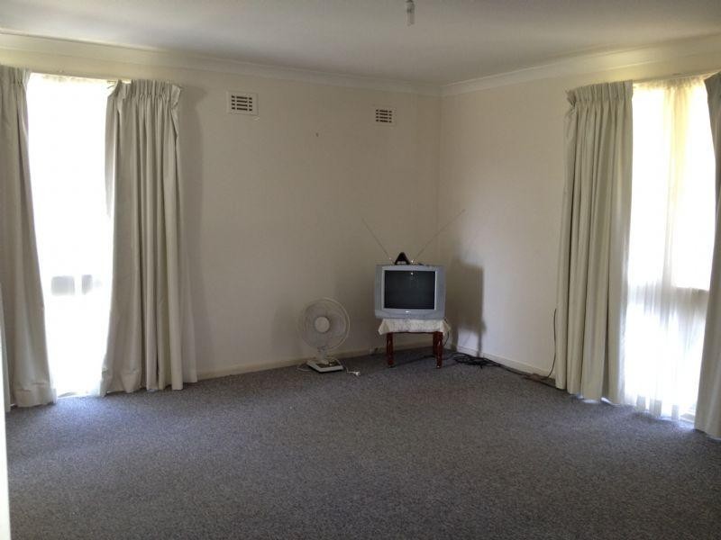 4 Belah Pl, Macquarie Fields NSW 2564
