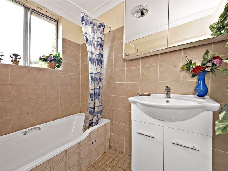 2/1 Hampden Rd, Lakemba NSW 2195