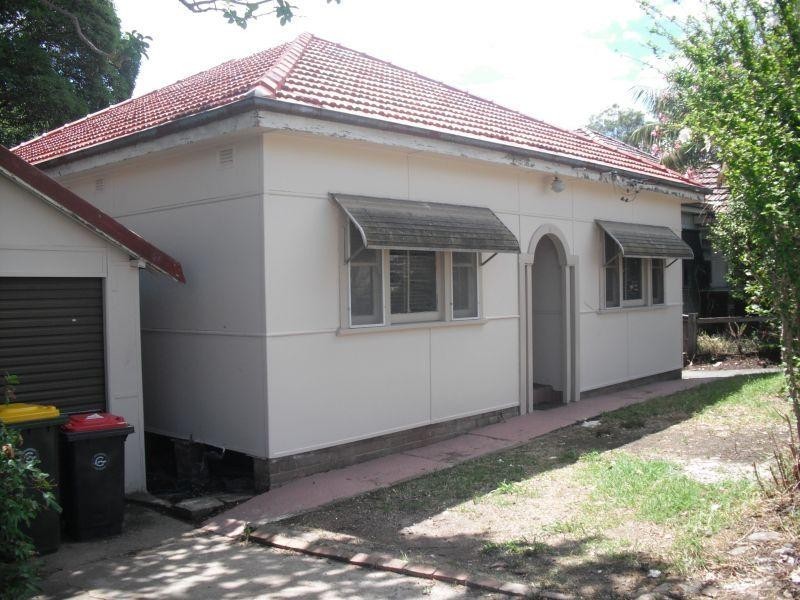 8 LONARD Ave, Wiley Park NSW 2195