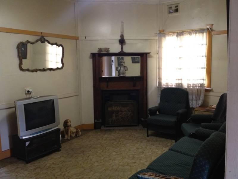 10 Sylvester Ave, Roselands NSW 2196