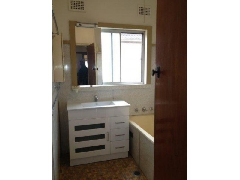 4 VERNON St, Punchbowl NSW 2196