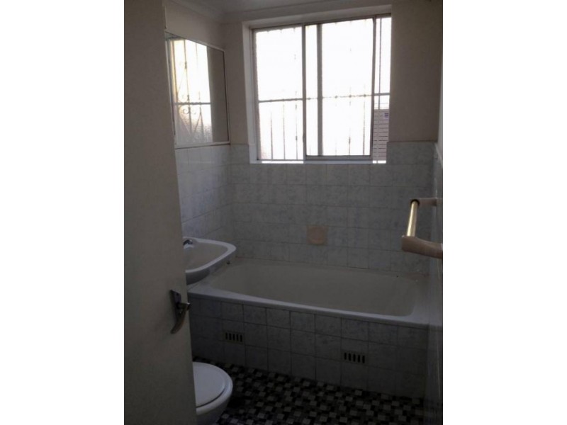 1/10 Fairmount St, Lakemba NSW 2195