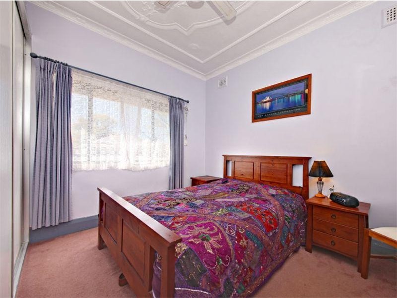 31 DENNIS St, Lakemba NSW 2195