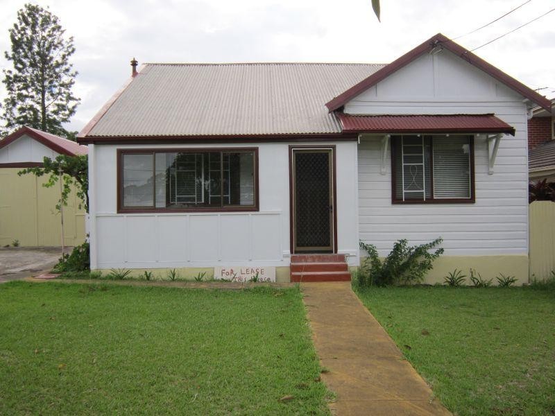 24 DREADNOUGHT St, Roselands NSW 2196