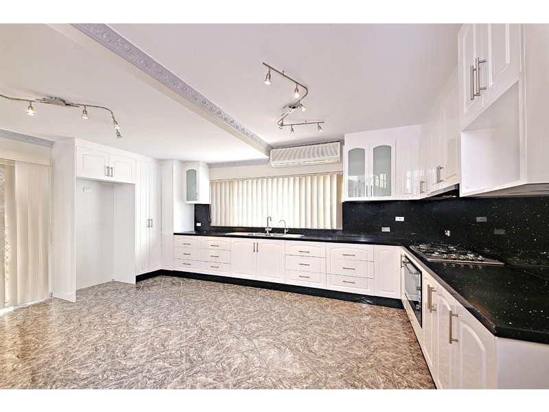 20 Murray St, Greenacre NSW 2190