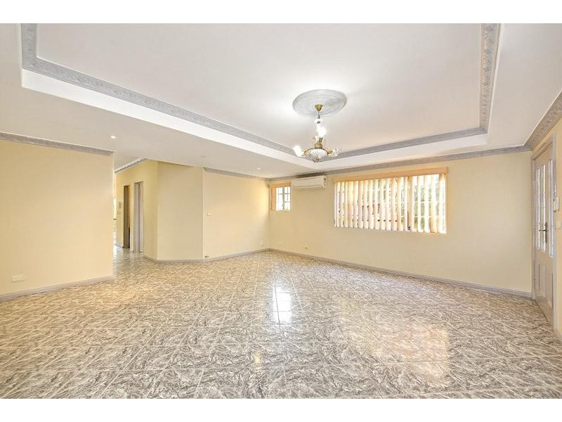 20 Murray St, Greenacre NSW 2190