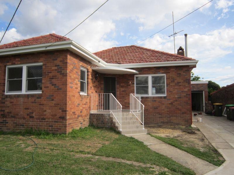 5 ENOGGERA Rd, Beverly Hills NSW 2209