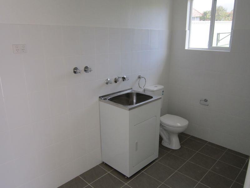 5 ENOGGERA Rd, Beverly Hills NSW 2209