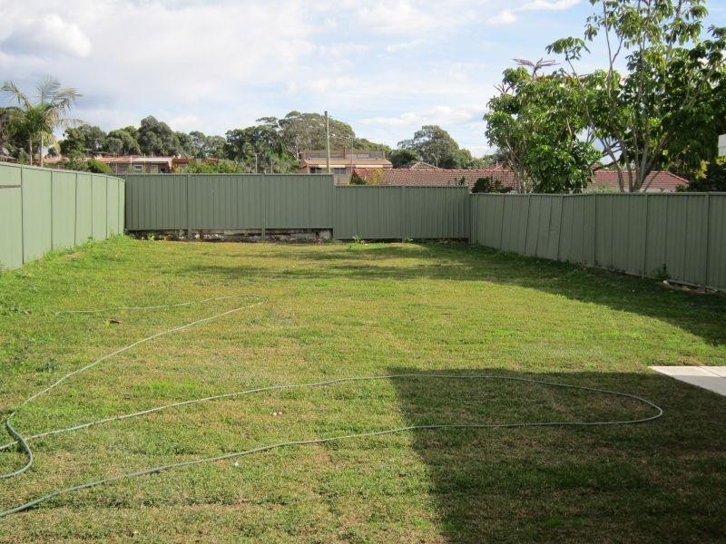 5 ENOGGERA Rd, Beverly Hills NSW 2209