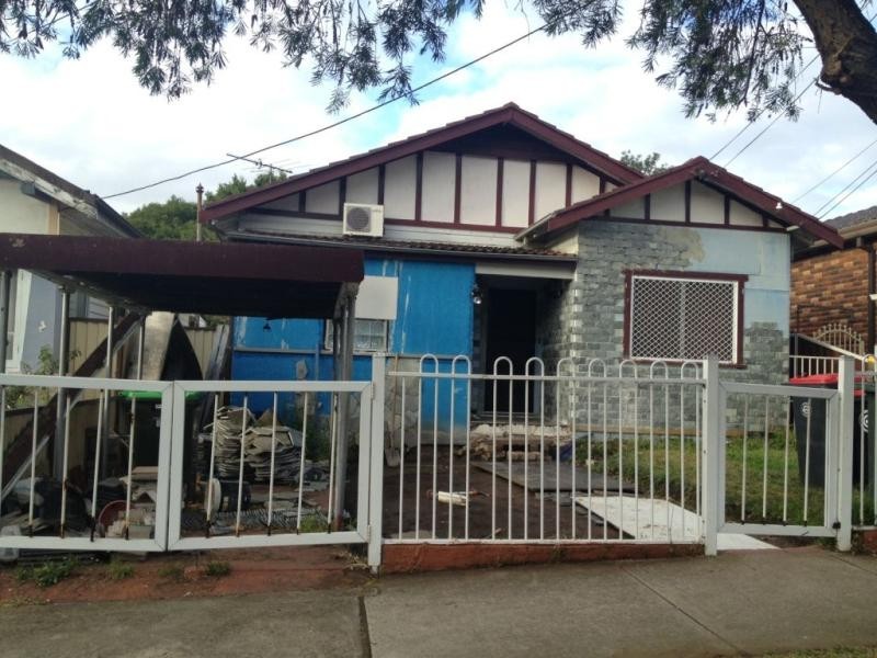 8 Samuel St, Wiley Park NSW 2195