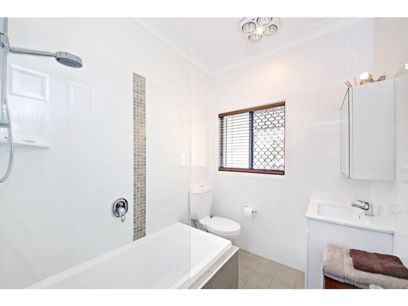 811 Forest Rd, Peakhurst NSW 2210