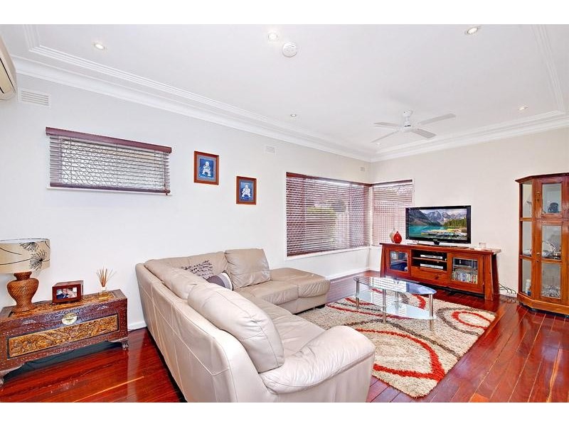 811 Forest Rd, Peakhurst NSW 2210