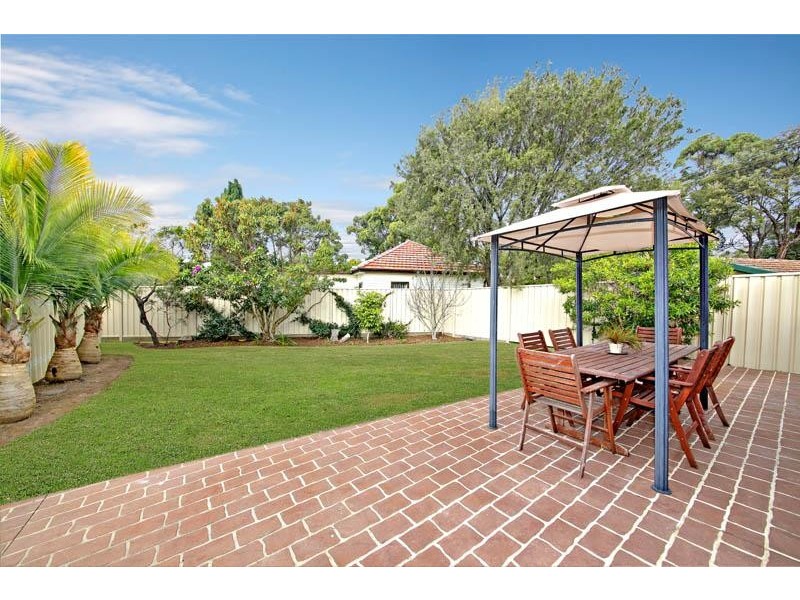 811 Forest Rd, Peakhurst NSW 2210