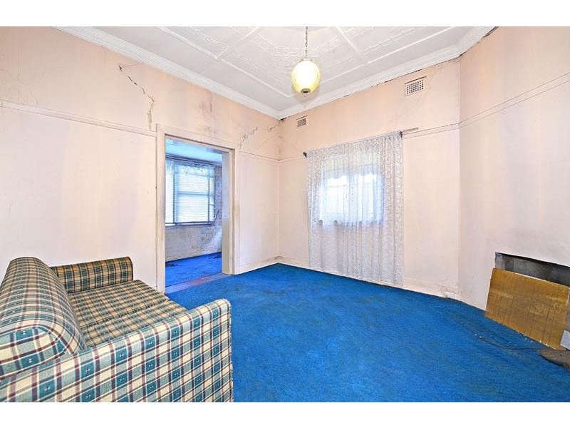 79 Dreadnought St, Roselands NSW 2196