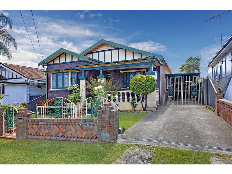 5 Vivienne Ave, Lakemba NSW 2195