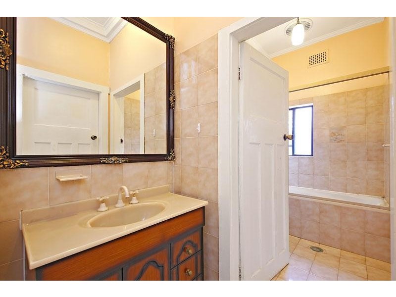 5 Vivienne Ave, Lakemba NSW 2195