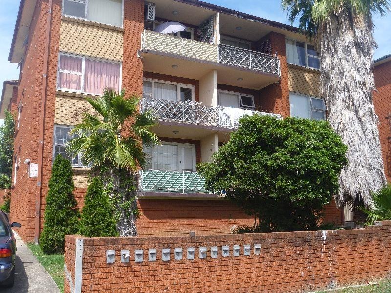 4/27 Wangee Rd, Lakemba NSW 2195