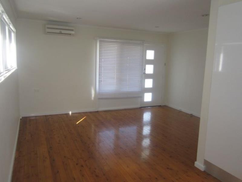 40 Brallos Ave, Holsworthy NSW 2173