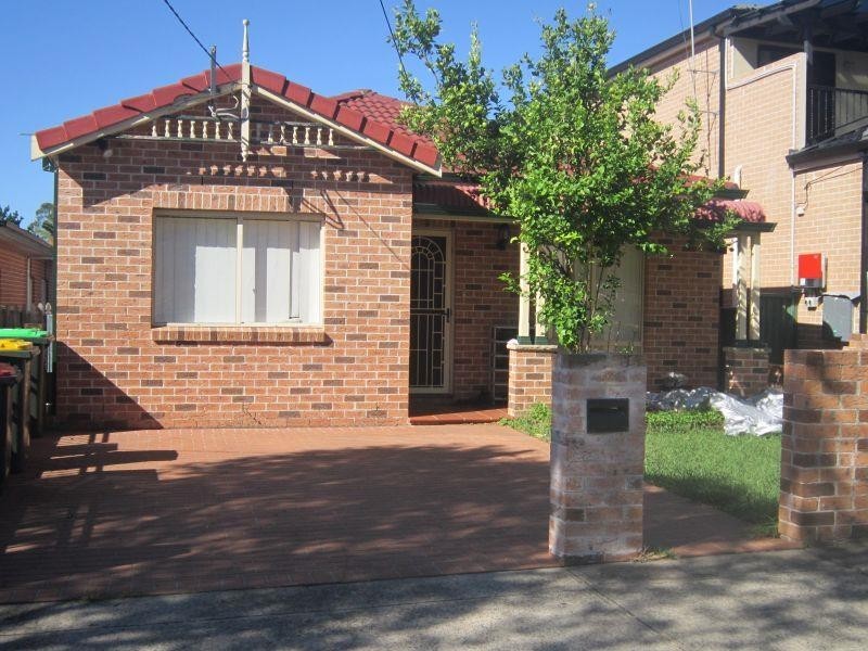 35 Defoe St, Wiley Park NSW 2195