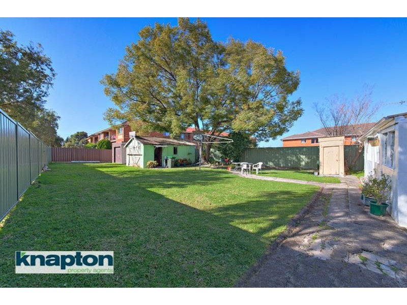 22 Flora St, Roselands NSW 2196
