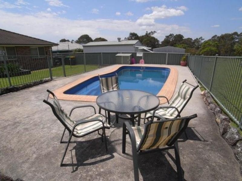8 Country Club Dr, Wingham NSW 2429