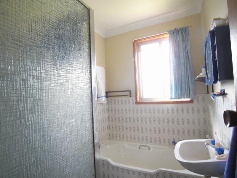 4 Hillcrest Ave, Wingham NSW 2429