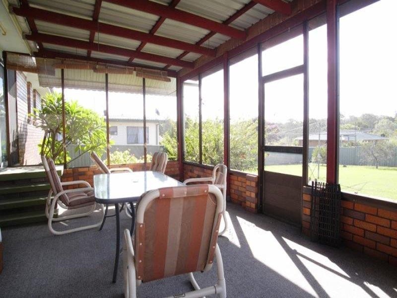 4 Hillcrest Ave, Wingham NSW 2429