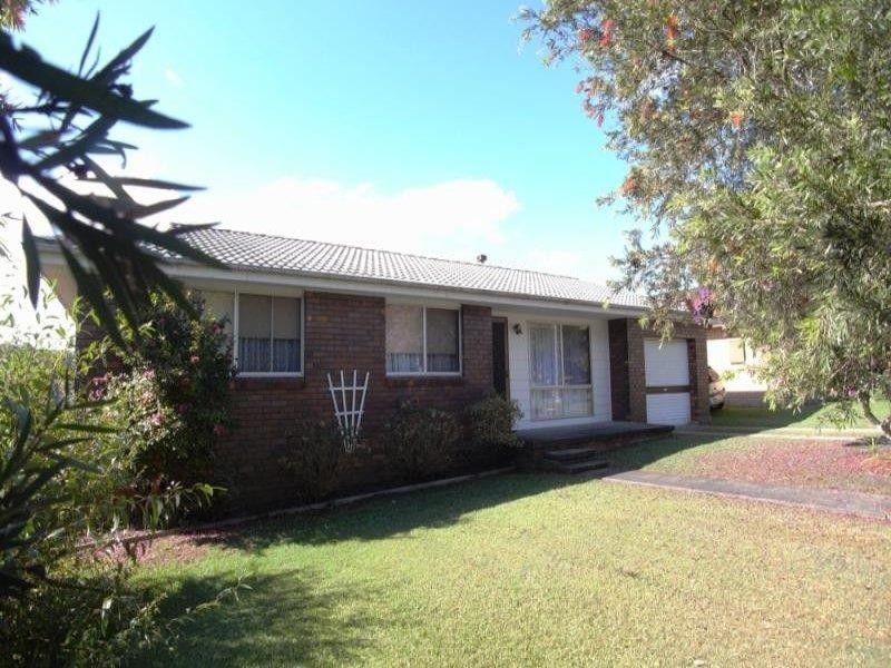 4 Hillcrest Ave, Wingham NSW 2429