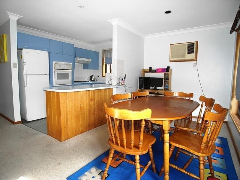 2/18 Bahanas Cl, Wingham NSW 2429