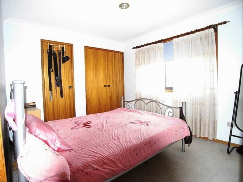 2/18 Bahanas Cl, Wingham NSW 2429