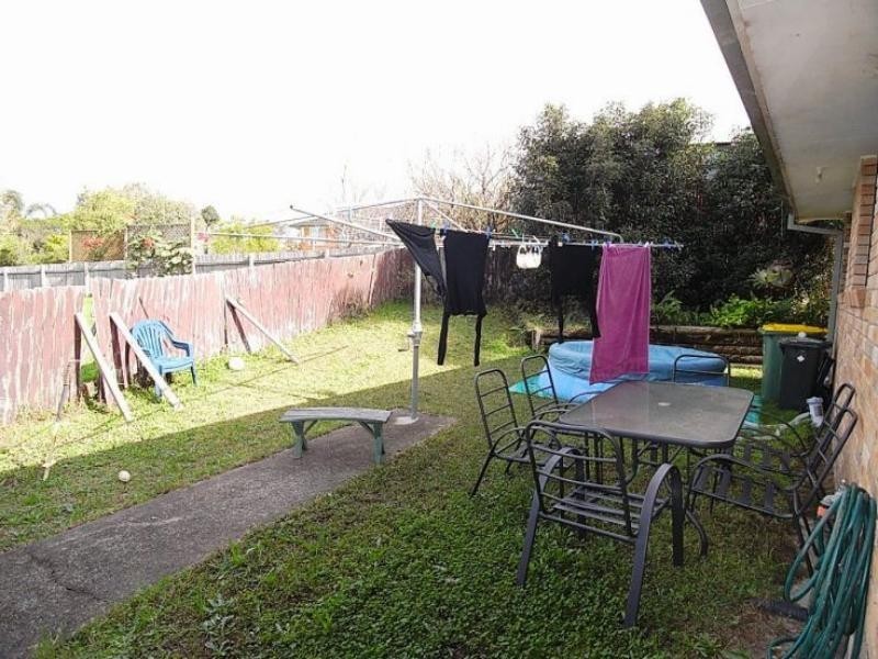 2/18 Bahanas Cl, Wingham NSW 2429