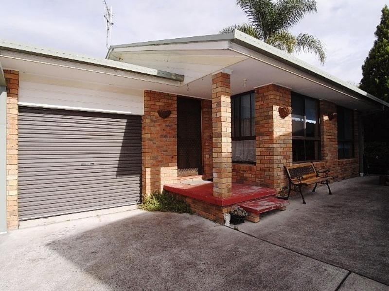 2/18 Bahanas Cl, Wingham NSW 2429