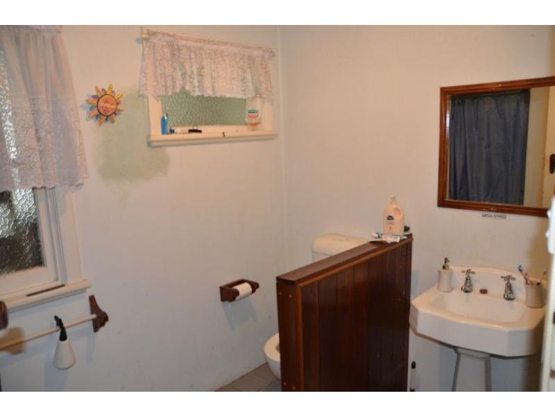 18 Combined St, Wingham NSW 2429