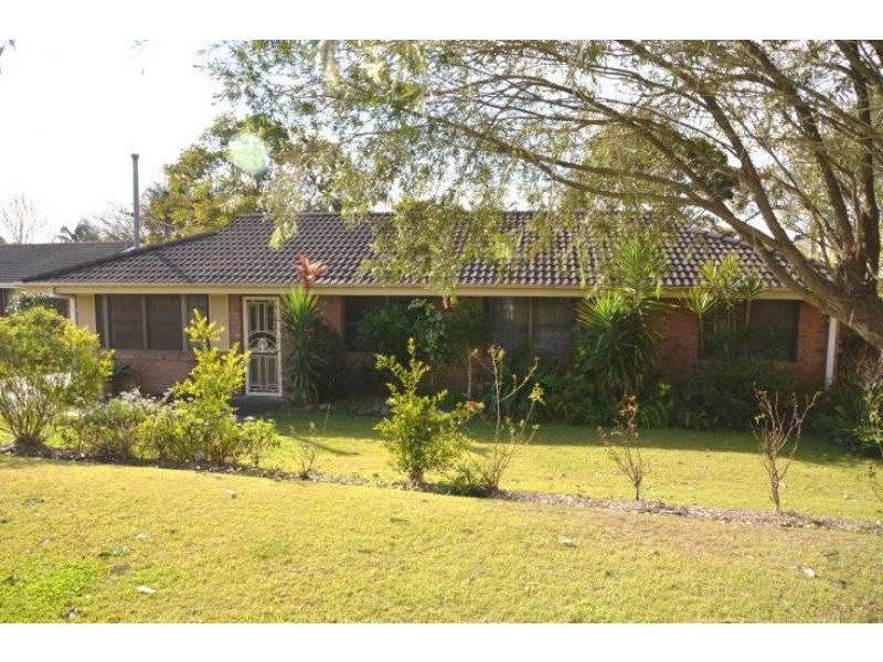 6 High St, Wingham NSW 2429