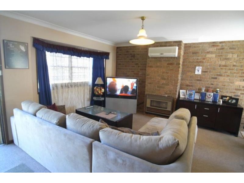 6 High St, Wingham NSW 2429