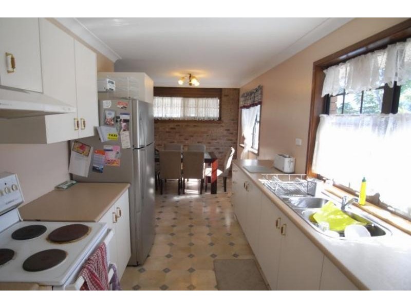 6 High St, Wingham NSW 2429