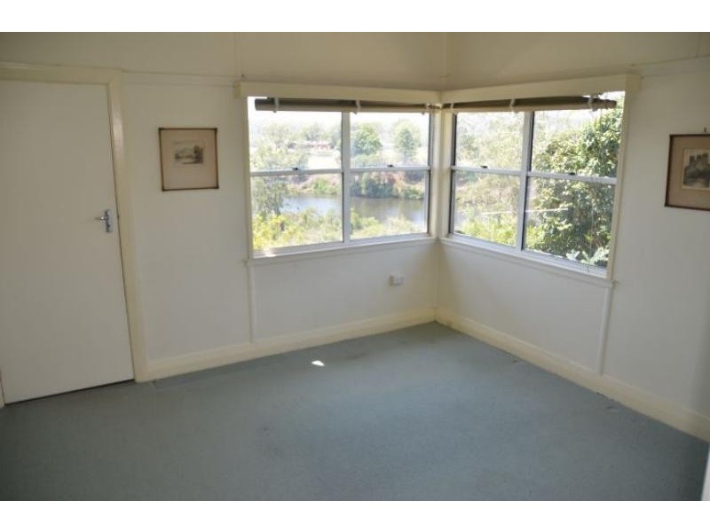5 Lobban Rd, Wingham NSW 2429