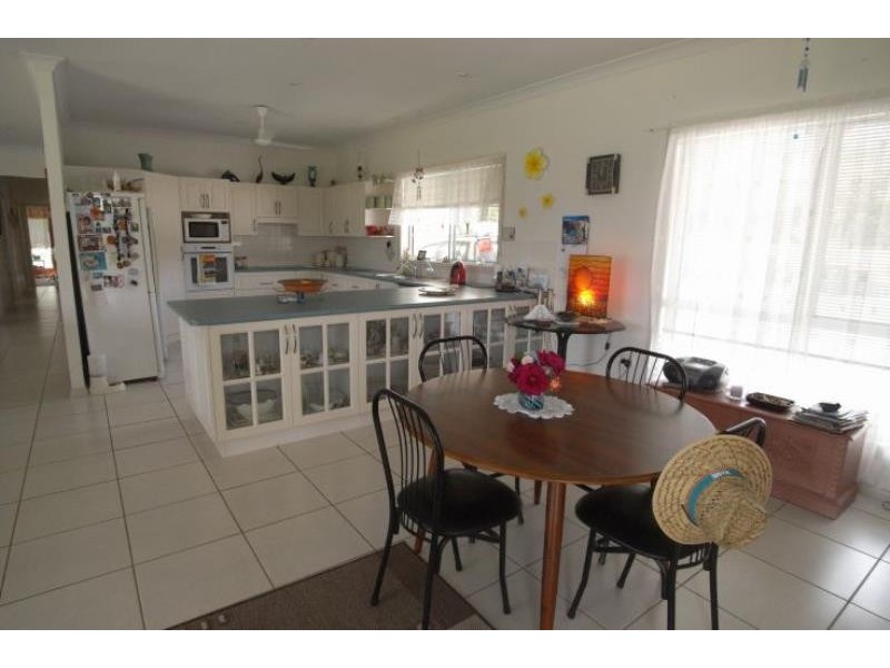 8 Summerland Pl, Wingham NSW 2429