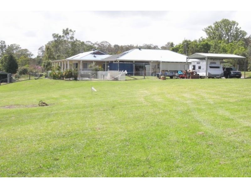 8 Summerland Pl, Wingham NSW 2429