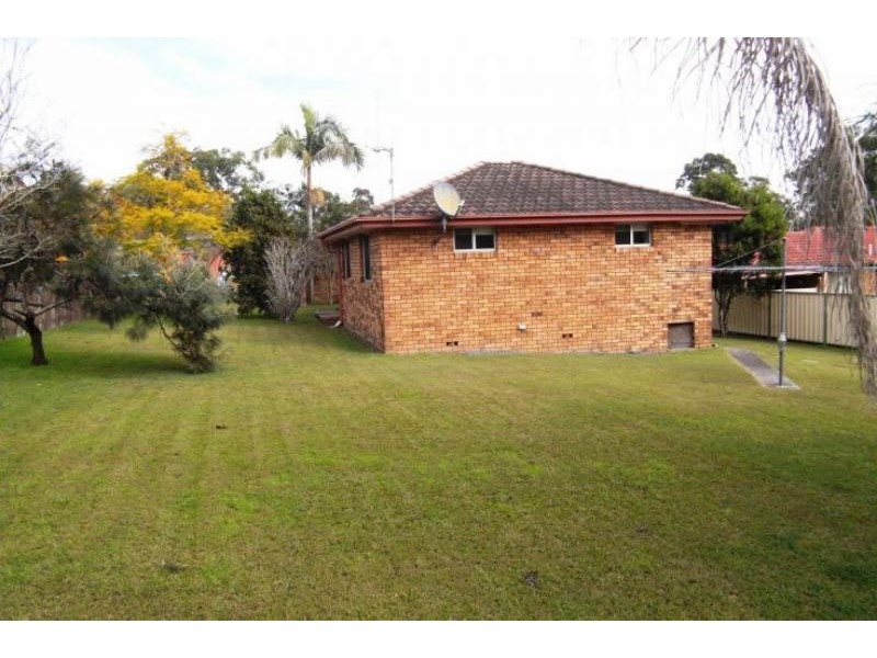 32 Hillcrest Ave, Wingham NSW 2429