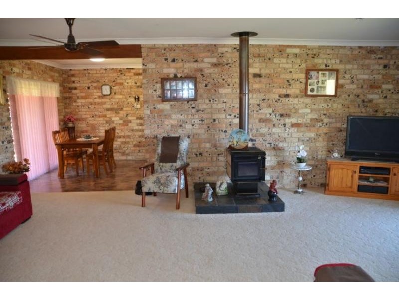 8 The Cedars Dr, Wingham NSW 2429