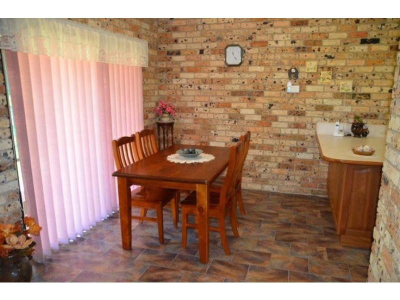8 The Cedars Dr, Wingham NSW 2429
