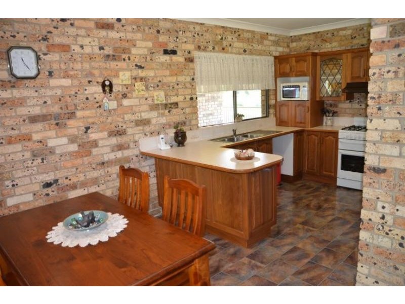 8 The Cedars Dr, Wingham NSW 2429