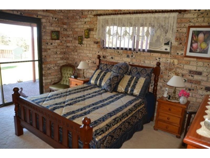 8 The Cedars Dr, Wingham NSW 2429