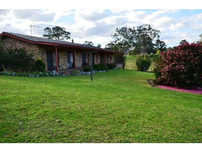 8 The Cedars Dr, Wingham NSW 2429